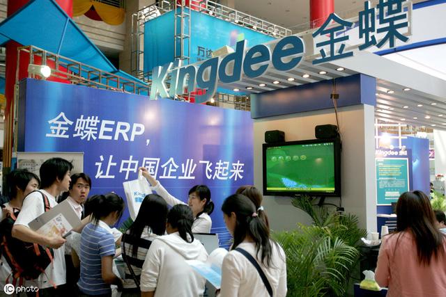 騰訊、華為為何都用IT技術外包？畢業生求職，IT外包公司值得去嗎